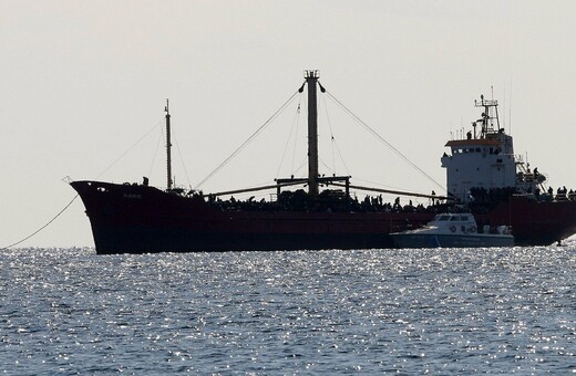 Φορτηγό πλοίο προσάραξε σε νησίδα της Μυκόνου