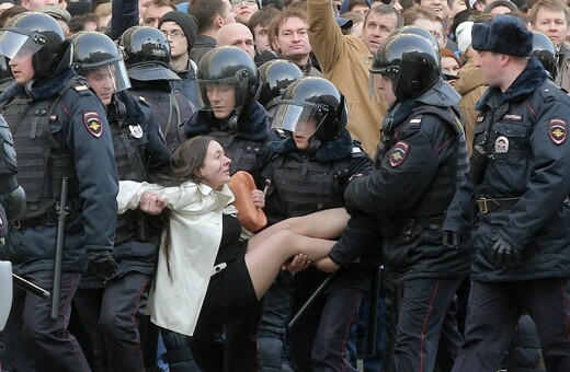 Αυστηρό μήνυμα από την Ευρωπαϊκή Ενωση στη Μόσχα: Απελευθερώστε άμεσα τους διαδηλωτές