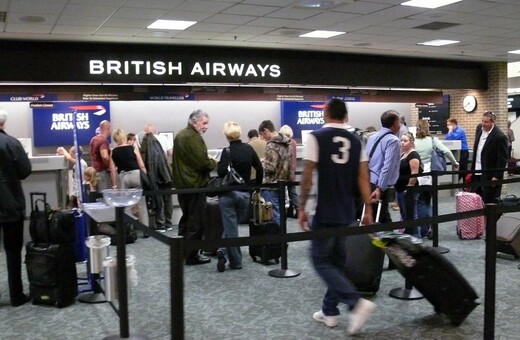 H British Airways ανακοίνωσε πως ακυρώνει όλες τις πτήσεις από τα αεροδρόμια Heathrow και Gatwick του Λονδίνου