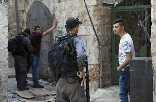 Ιερουσαλήμ: Συγκρούσεις Παλαιστινίων και ισραηλινών αστυνομικών στην Πλατεία των Τεμενών