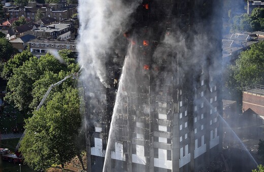13 συγκλονιστικές φωτογραφίες από την πυρκαγιά του Λονδίνου