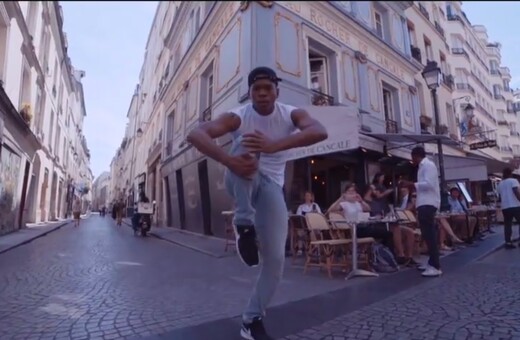 Χορεύοντας στη Rue Montorgeuil, στο Παρίσι