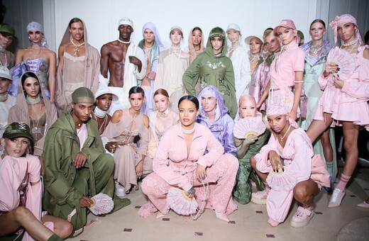 H Rihanna και η Puma x Fenty στο Παρίσι - Τα πολυτελή, αθλητικά ρούχα της Μαρίας Αντουανέτας