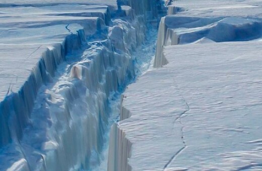 Εικόνες που θυμίζουν ταινία καταστροφής στο ρήγμα της Ανταρκτικής: Βίντεο καταγράφει το τεράστιο τμήμα πάγου που ετοιμάζεται να αποκολληθεί