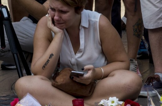 «Η Λα Ράμπλα κλαίει αλλά είναι ζωντανή»: Βαρύ πένθος και ερωτηματικά για την επίθεση- Θρηνούν οι οικογένειες που χωρίστηκαν βίαια από το θάνατο