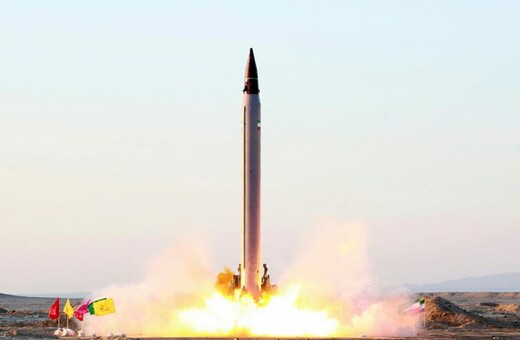 Η Τεχεράνη πραγματοποίησε με επιτυχία δοκιμαστική εκτόξευση διαστημικού πυραύλου