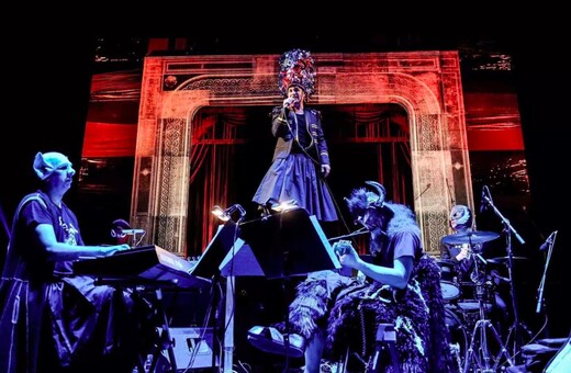Η Λουίζα Αρκουμανέα επιλέγει τις 6 καλύτερες παραστάσεις του 2017