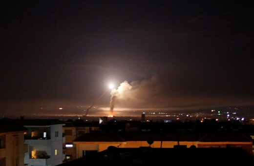 Ανησυχητική κλιμάκωση της έντασης: To Ισραήλ εξαπέλυσε επιθέσεις εναντίον δεκάδων στόχων στη Συρία
