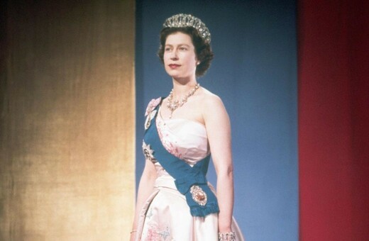 Bασίλισσα Eλισάβετ: Πώς ο κόσμος της μόδας αποχαιρέτησε την μονάρχη