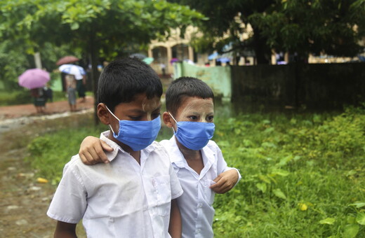 Μιανμάρ: Στρατιωτικά ελικόπτερα άνοιξαν πυρ σε σχολείο- Νεκρά έξι παιδιά