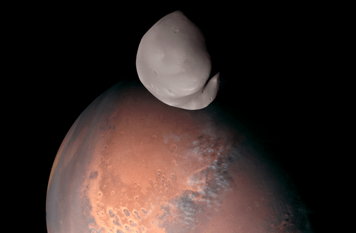 Εντυπωσιακές εικόνες του Δείμου, του μικρότερου δορυφόρου του Άρη, έστειλε στη Γη το διαστημικό σκάφος Hope