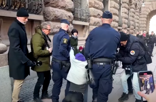 Σουηδία: Συνέλαβαν ξανά την Γκρέτα Τούνμπεργκ γιατί απέκλεισε την είσοδο του κοινοβουλίου