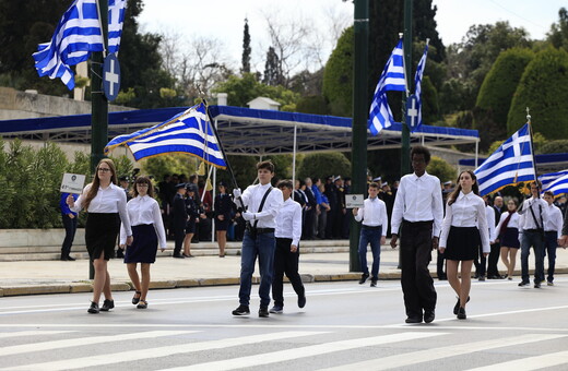 25η Μαρτίου: Πλήθος κόσμου παρακολούθησε τη μαθητική παρέλαση στην Αθήνα