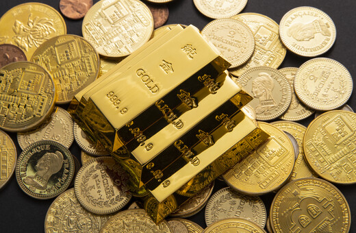 Bloomberg: Πώς εξηγείται η νέα άνοδος - ρεκόρ για τον χρυσό
