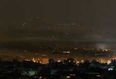 Le Figaro: «Ο ουρανός της Αθήνας έχασε τη θρυλική χειμωνιάτικη λάμψη του»