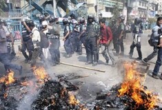 Μπαγκλαντές: Αιματηρές διαδηλώσεις υπέρ της θανάτωσης bloggers