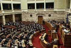 Ψηφίζεται το Πολυνομοσχέδιο απόψε, σύγκρουση με φόντο Σκοπιανό και Ζουράρι - LIVE