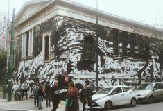 To τεράστιο γκράφιτι που κάλυψε το Πολυτεχνείο διχάζει