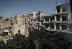 Σύροι αντάρτες κατέληξαν σε συμφωνία για να εγκαταλείψουν πόλη της ανατολικής Γούτα
