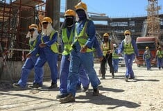 Σύγχρονη «σκλαβιά» στο Κατάρ: Απαγορεύεται σε εργάτες να επιστρέψουν στο Νεπάλ για τις κηδείες