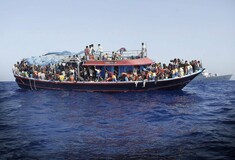 Σήμα κινδύνου από πλοίο που βυθίζεται στη Μεσόγειο - Τουλάχιστον 20 νεκροί