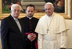 O πάπας Φραγκίσκος εκθειάζει τον Παλαιστίνιο πρόεδρο Αμπάς