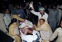 Οι Ταλιμπάν ανέλαβαν την ευθύνη για το μακελειό με τους δεκάδες νεκρούς στο Πακιστάν