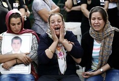 Ημέρα εθνικού πένθους στην Τουρκία η οποία κηδεύει τους νεκρούς της και μετρά τις πληγές της μετά το χτύπημα στο Ατατούρκ