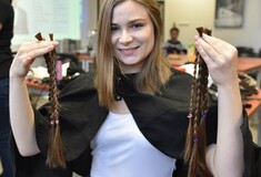 Φοιτήτριες από την Πολωνία χάρισαν τα μαλλιά τους