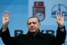 Η Τουρκία επιμένει και ζητά από την Ελλάδα να παραιτηθεί από την απόφαση του Αρείου Πάγου και να εκδώσει τους 8