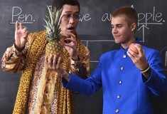 Ο Τζάστιν Μπίμπερ μαθαίνει πώς γίνεται σωστά το «Pen-Pineapple-Apple-Pen» σε μια διαφήμιση στην Ιαπωνία