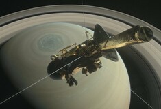Το διαστημόπλοιο Cassini στέλνει τις πρώτες φωτογραφίες μέσα από τους δακτυλίους του Κρόνου