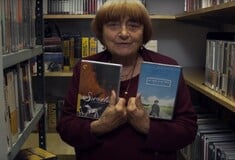 Η 89χρονη Ανιές Βαρντά επιλέγει τις αγαπημένες της ταινίες στα γραφεία της Criterion