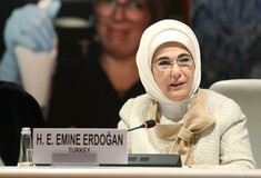 Το tweet της Εμινέ Ερντογάν για την Αγία Σοφία: «Θα την προσέχουμε ως κόρη οφθαλμού»