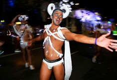 Xιλιάδες άνθρωποι γιόρτασαν την ελευθερία και τη διαφορετικότητα στο μεγαλειώδες Gay and Lesbian Mardi Gras του Σίδνεϊ
