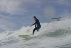 Κάποια παιδιά στην Καλιφόρνια ενηλικιώνονται μέσα στα κύματα