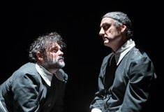 Τρεις Έλληνες άνδρες ηθοποιοί υποδύονται τις «Δούλες» του Ζενέ