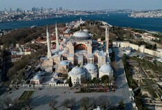 Ο Ερντογάν αψηφά την Ευρώπη και αποκαθηλώνει το κοσμικό όραμα του Ατατούρκ - Τα ξένα ΜΜΕ για την Αγία Σοφία