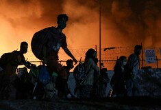Μόρια: Ένταση και χρήση δακρυγόνων μετά τη νέα φωτιά- Άστεγοι χιλιάδες αιτούντες άσυλο