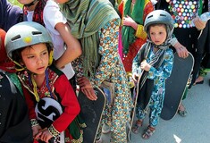 Αυτά τα κορίτσια από το Αφγανιστάν κάνουν καλύτερο skate από 'σένα! 
