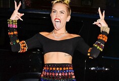 Το κοινό του Time ψηφίζει Miley δαγκωτό