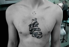 SV. A Tattoos: Στυλιζαρισμένο μαύρο μελάνι, και το dotting στα καλύτερα του