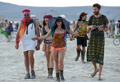 Kαι όμως, στο Burning Man δεν μπορείς να φορέσεις ό,τι γουστάρεις!