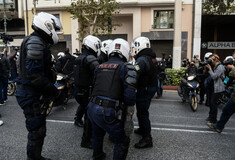 Politico: Η αστυνομική βία αυξάνεται στην Ελλάδα του lockdown, προειδοποιούν οι ακτιβιστές