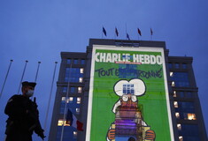 Γαλλία: Σκίτσα του Charlie Hebdo σε δημόσια κτίρια του Μονπελιέ και της Τουλούζης