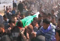 Οι Παλαιστίνιοι θρηνούν τα θύματά τους