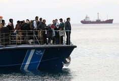 Νέο ναυάγιο με θύματα δεκάδες μετανάστες