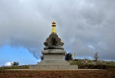 Τι δουλειά έχει μια Βουδιστική Στούπα στη ορεινή Κορινθία;