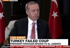 Ο Ερντογάν δήλωσε ότι ίσως ξένες χώρες εμπλέκονται στo πραξικόπημα και απάντησε σκληρά στη Γαλλία