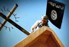 Το Ισλαμικό Κράτος κηρύσσει τον πόλεμο στο Χριστιανισμό και καλεί τους μαχητές του «να σπάσουν το Σταυρό»